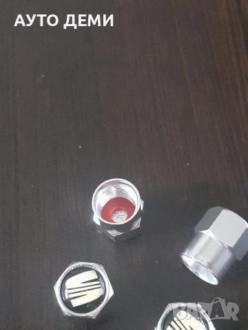 ТОП цена за 4 бр-3.50 лв пластмасови капачки за вентили Сеат Seat, снимка 2 - Аксесоари и консумативи - 51195266