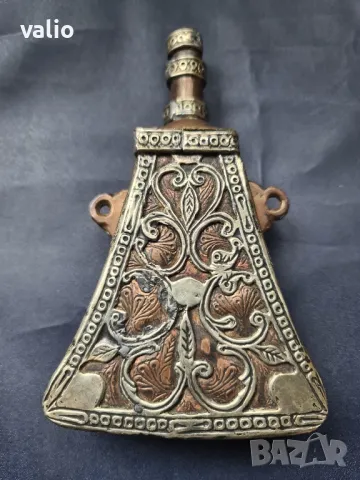 Стара бронзова барутница, снимка 1