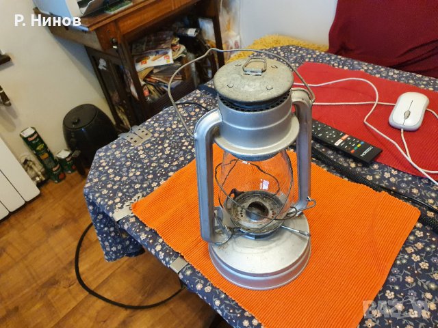газова лампа в работно състояние стара и работеща 