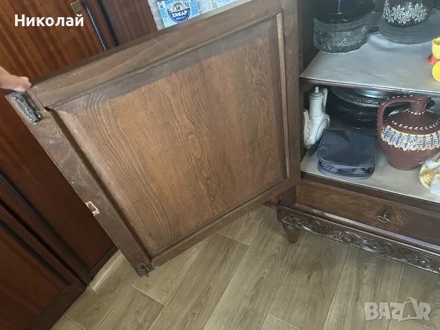 Масивен дървен шкаф от Орех, снимка 2 - Шкафове - 56153522
