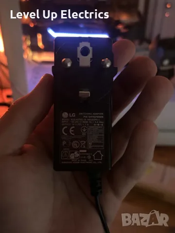 Монитор LG 23ЕА63VB - за части / със счупена матрица, снимка 3 - Монитори - 55847962