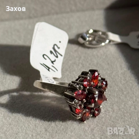 Сребърен пръстен с рубини