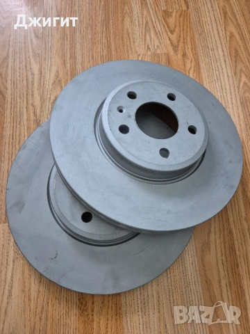 Чисто нови предни спирачни диска BOSCH за Audi A4 A5 , снимка 2 - Части - 53730801