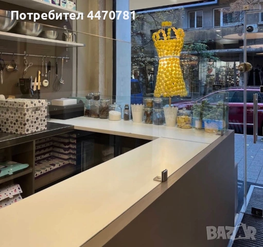 Професионално търговско обзавеждане – П-образен бар/плот с темперирано стъкло и HACCP работна маса