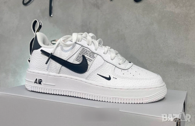маратонки Nike Big Kids Air Force 1 LV8 Utility номер 38,5- 39