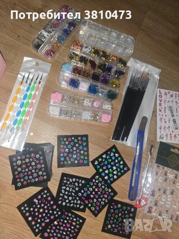продавам нов комплект за декорация на маникюр 