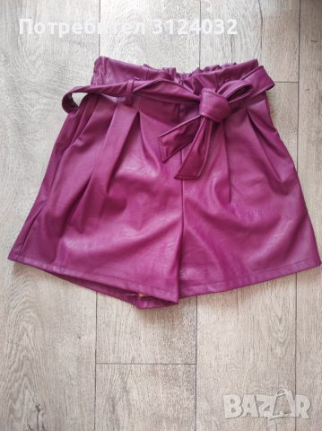 Продавам кожени панталонки в лилаво