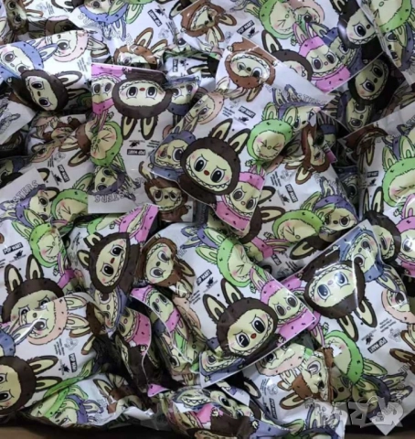 LaBubu, очарователен герой от вселената на Pop Mart. Продуктът се изпраща с елемент на мистерия и из, снимка 8 - Други - 52093945