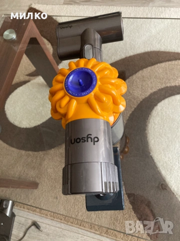 Акумулаторна прахосмукачка DYSON V6, снимка 3 - Прахосмукачки - 53541075