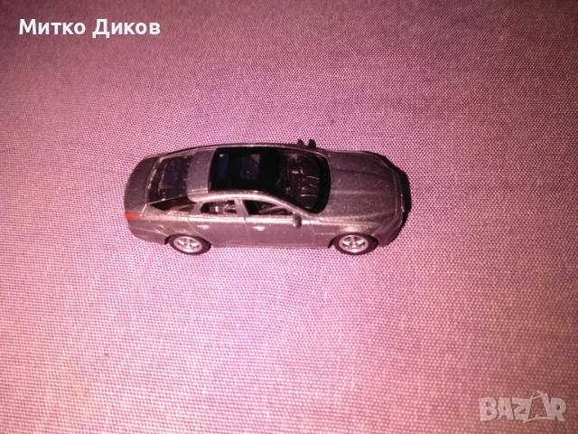 колекционерски метален модел на Jaguar XJ (2010)т Welly.  Мащаб:  1:64