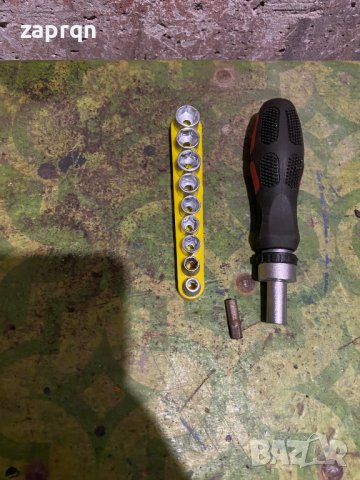 Разнобор от отверки камъчета и битове отверка с тречотка, снимка 3 - Отвертки - 39108934