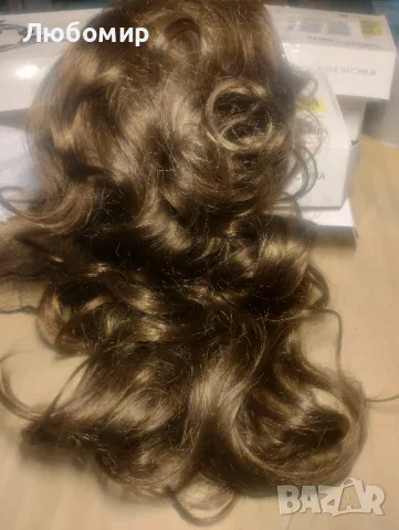 Дълга чупливо кестенява перука 11