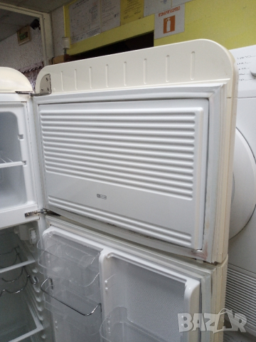 Бежов хладилник с горна камера Smeg ретро дизайн 2 години гаранция!, снимка 7 - Хладилници - 44628809