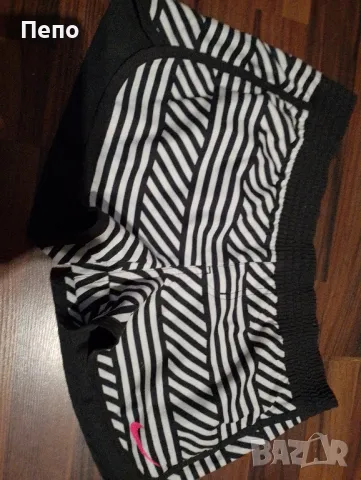 Гащи Nike, снимка 2 - Къси панталони и бермуди - 49781238