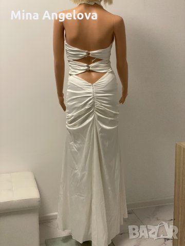 Бяла рокля от сатен