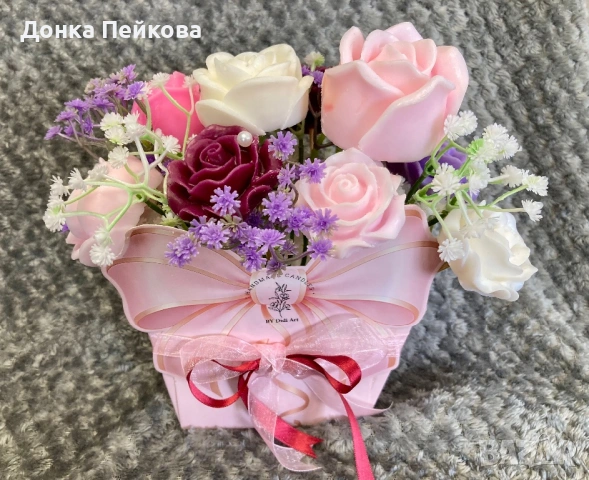 Луксозен букет от соеви  свещи в тюркоаз и бяло – ръчна изработка, снимка 12 - Изкуствени цветя - 53529671