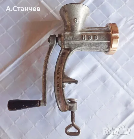 Стара ръчна месомелачка номер 8