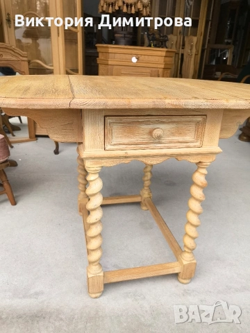 Маса с чекмедже 