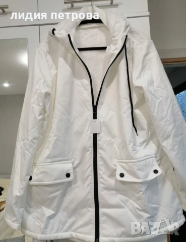 НОВО бяло спортно яке.