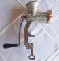 Стара ръчна месомелачка номер 8, снимка 1