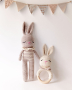 Зайче и дрънкалка ръчна изработка в неутрален цвят, плетени зайчета, играчка за бебе, бежово зайче , снимка 2