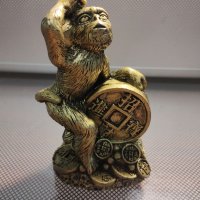 Фън Шуй маймунка с късметлийска монета и късчета за пари, просперитет, златна статуетка, снимка 1 - Други - 41821790