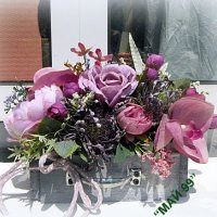 Цветя в дървено чекмедже, снимка 1 - Изкуствени цветя - 40785308