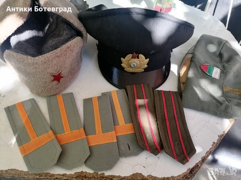 военни шапки и пагони , снимка 1