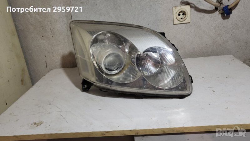 Фар за toyota avensis, снимка 1