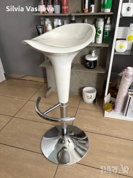 Бар стол в бял лак, снимка 1