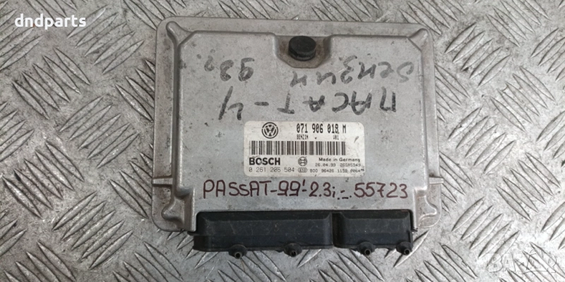 Компютър VW Passat 2.3i 1999г. 071906018M 0261206504 , снимка 1