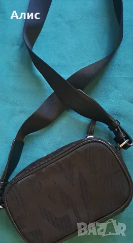 Оригинална чантичка Armani , снимка 3 - Чанти - 55742918