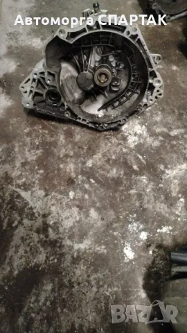 Ръчна скоростна кутия за Опел астра хечбек 2003година, снимка 2 - Части - 48231850