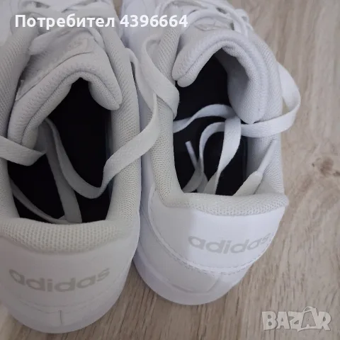дамски бели обувки на adidas, снимка 2 - Маратонки - 55959853