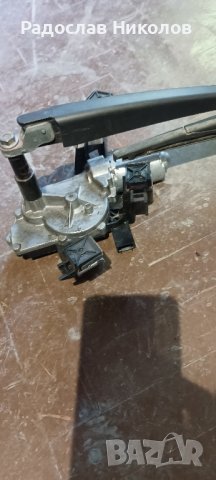 Пежо 207 моторче със чистачка + кора за багажник 