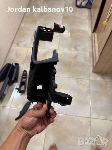 Вътрешна част на дръжката на задна лява врата на Ауди Audi A8 D4 4H само за 50Eur. 4H0959515, снимка 3 - Части - 53305196