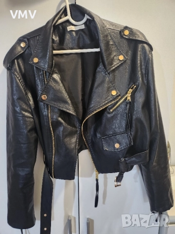 Кожено яке с златни елементи 