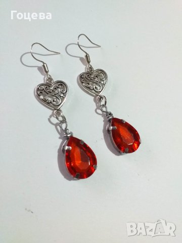 Прелестни обеци в рубинено червено с орнаментирани сърца в цвят сребро , снимка 3 - Обеци - 41100149