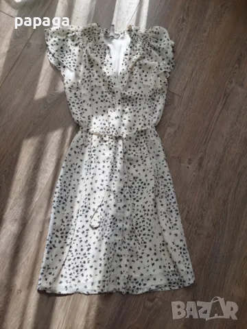 Рокля с подплата,със скрити копчета, с колан на талия, eur 34, без забележки екрю  с черни листа