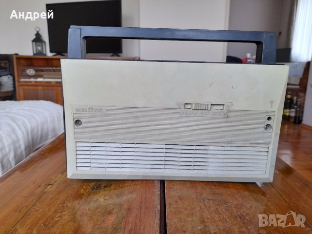 Старо радио,радиоприемник Хазар 402, снимка 4 - Антикварни и старинни предмети - 41876321