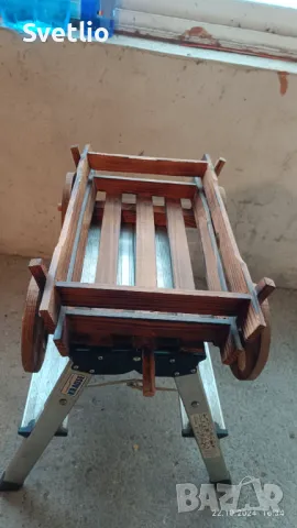 Намалена! Продавам декоративена дървена каручка - саксия., снимка 4 - Саксии и кашпи - 50295941