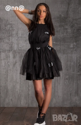 Кокетна рокля с тюл