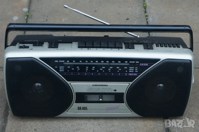 Грундиг,сервизиран,свири отлично! 