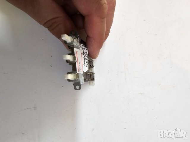 Тройка изостати, превключватели - 2 незадържащи и един задържащ, снимка 2 - Друга електроника - 41728347