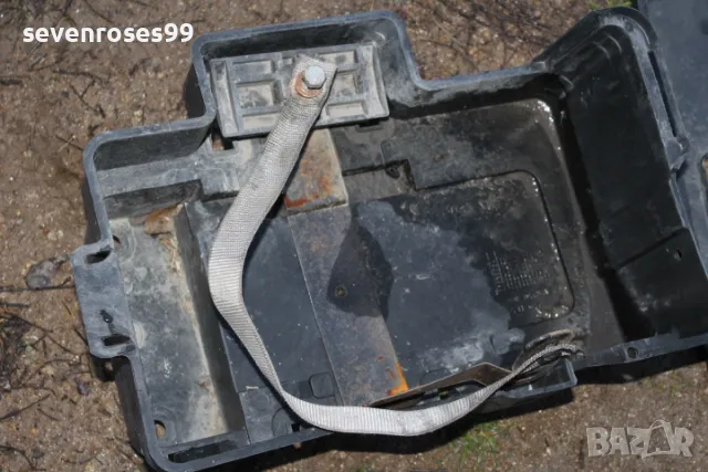 Кутия Акумулатор стойка Форд Фокус 1 2002 Ford Focus 1 , снимка 3 - Части - 48315495