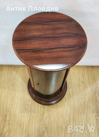 Кръгла витрина от масивно дърво и стъкло – класически стил, снимка 3 - Секции и витрини - 53381224