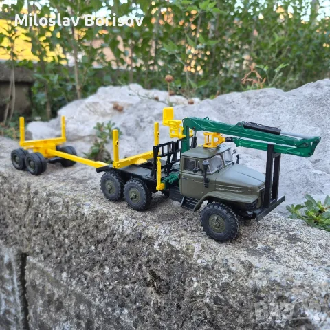 УРАЛ 375 Д лесовоз в мащаб 1:43