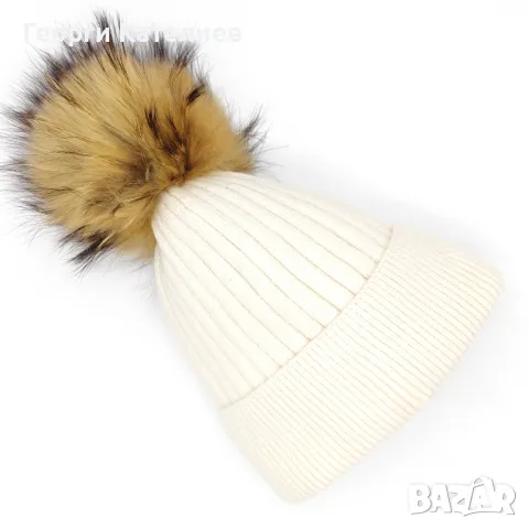 Дамска зимна шапка бяла с пух от естествен косъм и подплата
