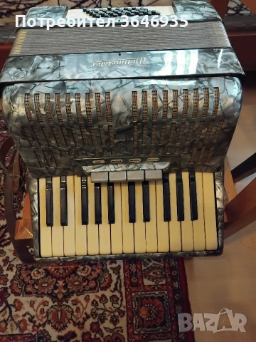 Акордеон Велтмейстер 40 баса с 4 регистъра.