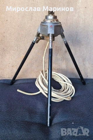 Стара военна антенна глава за радиостанция